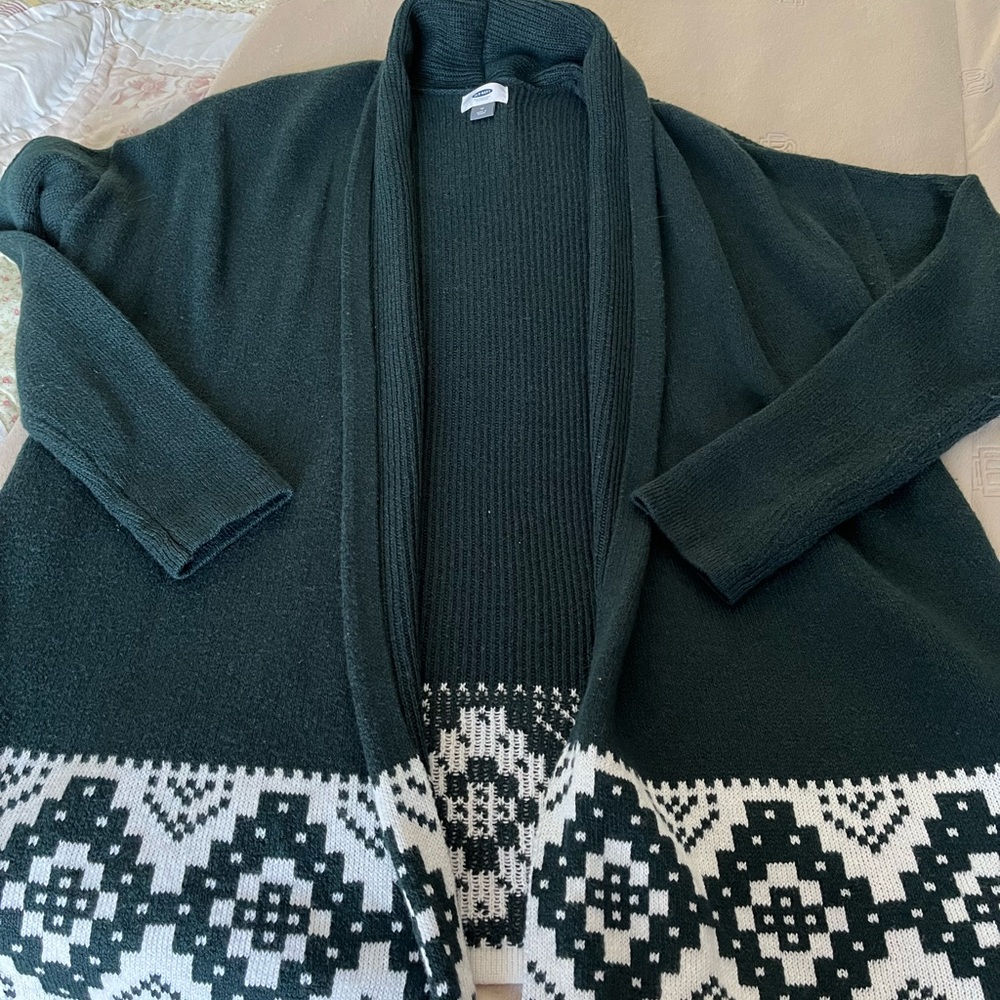 Old Navy Green and White Sweater